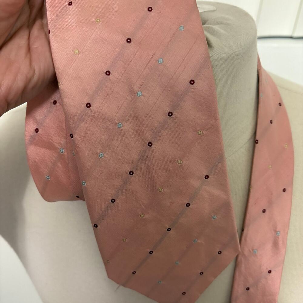 Hugo Boss Pink Silk Necktie – Classic Dot Pattern 100% Silk  3.5"x56"